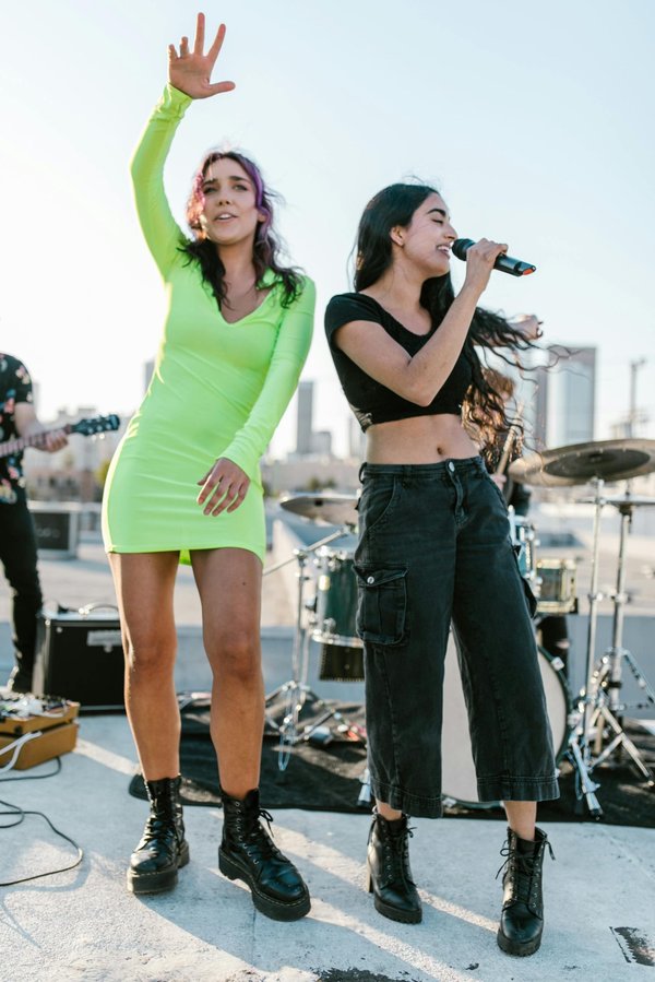 Analyse de la mode des célébrités aux festivals de musique